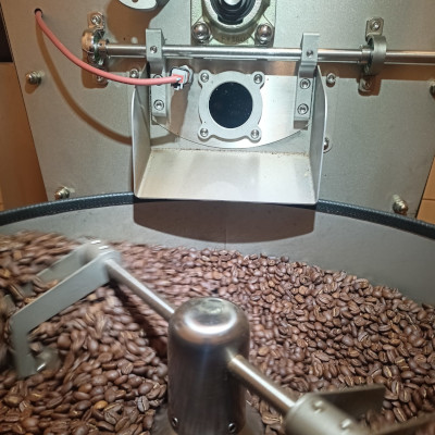 Cooling roasted coffee